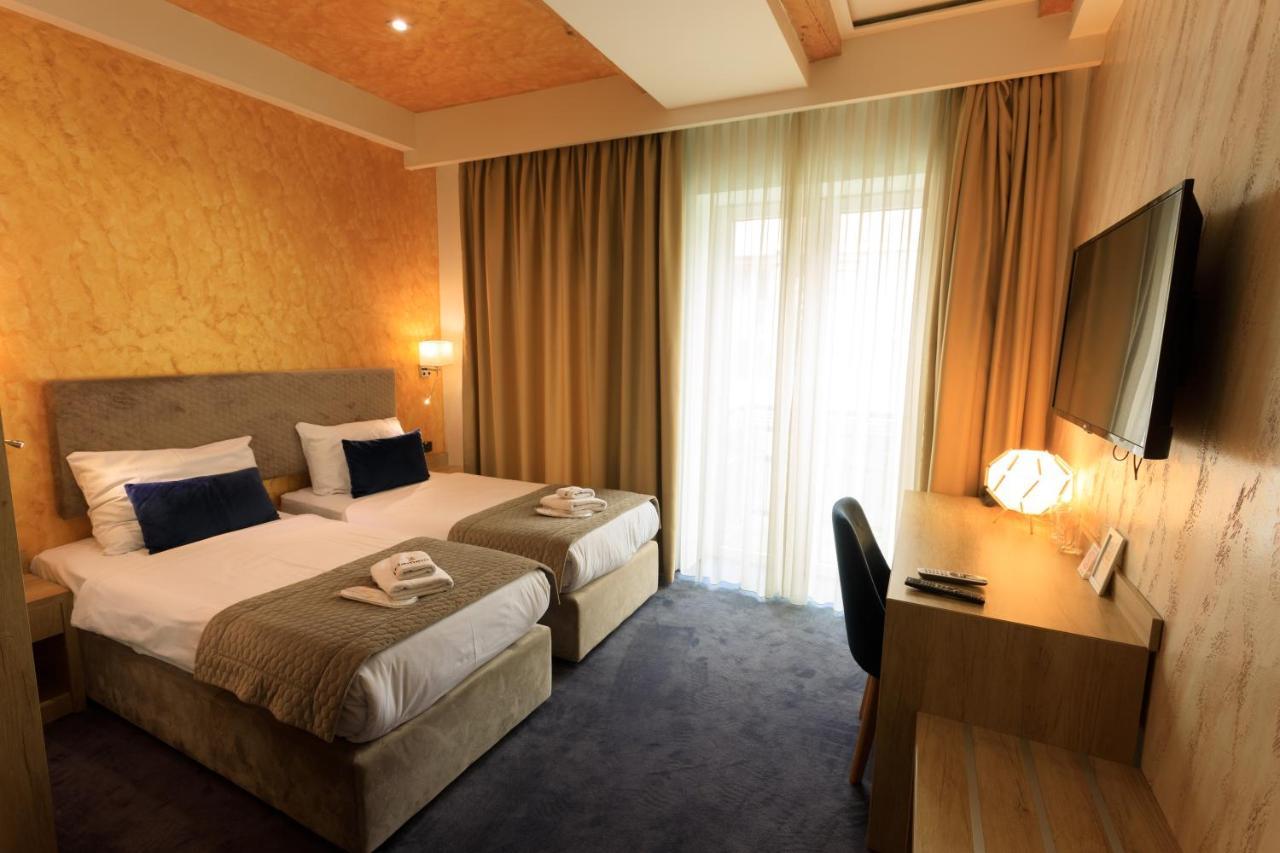 Hotel Elements ノヴィ・パザル エクステリア 写真