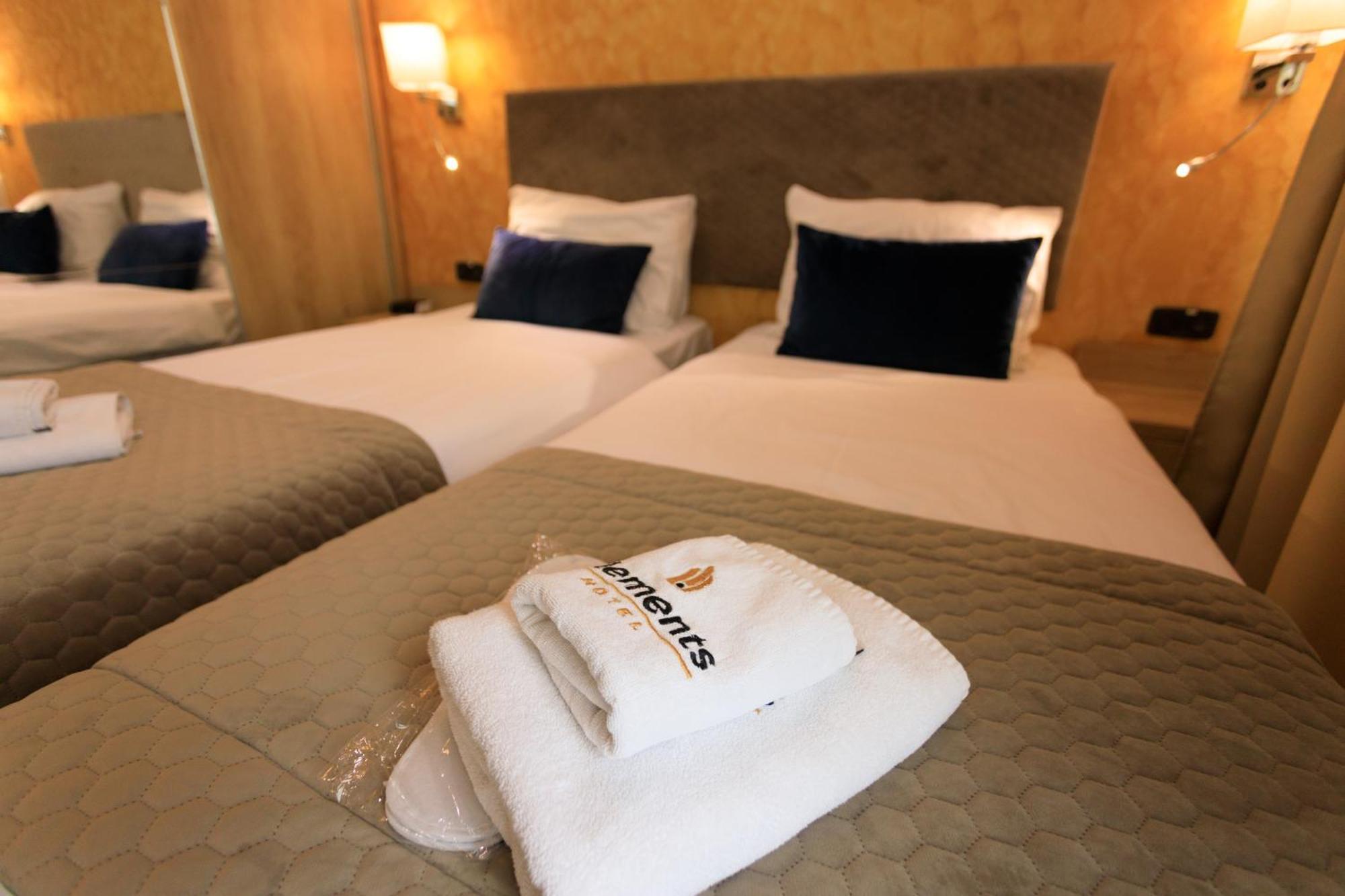 Hotel Elements ノヴィ・パザル エクステリア 写真