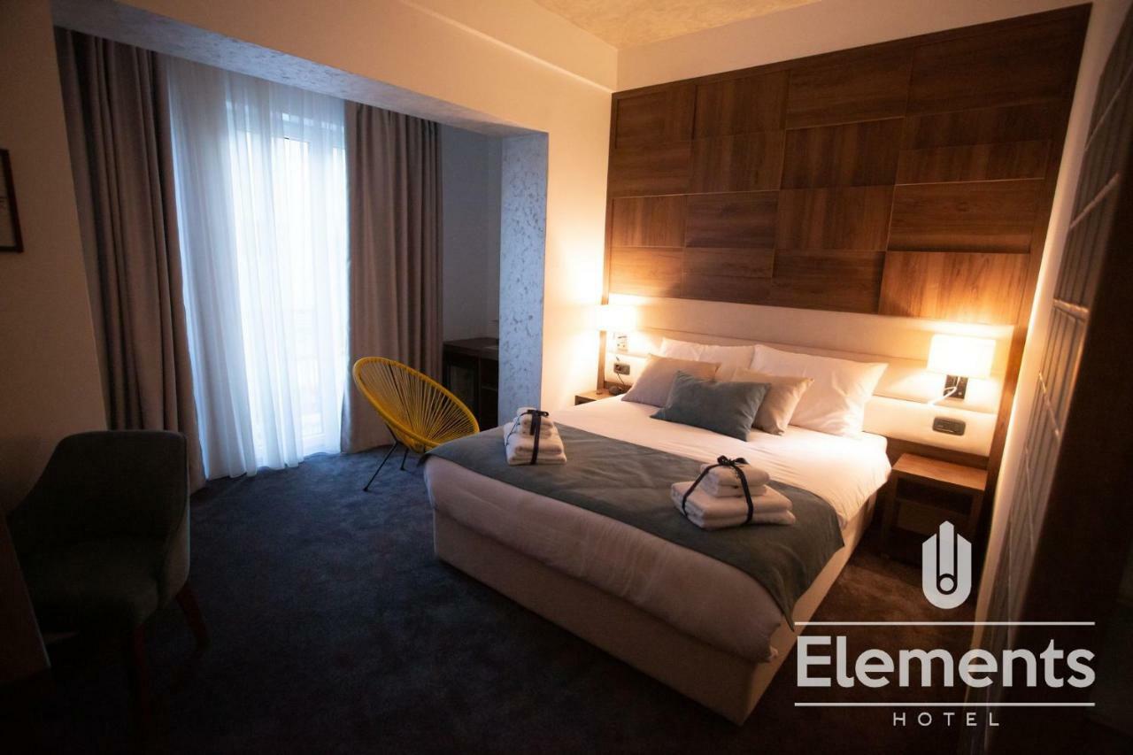Hotel Elements ノヴィ・パザル エクステリア 写真