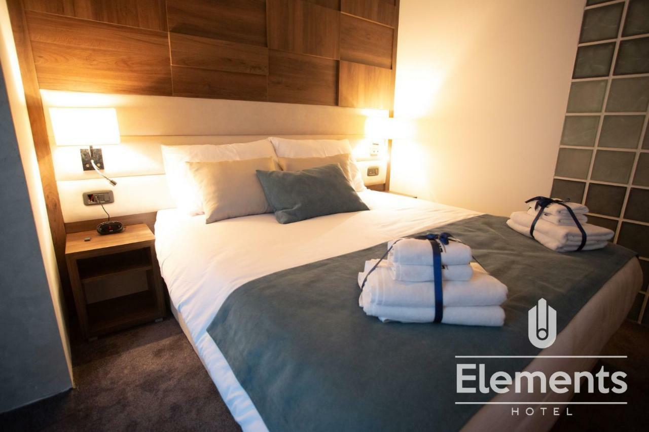 Hotel Elements ノヴィ・パザル エクステリア 写真