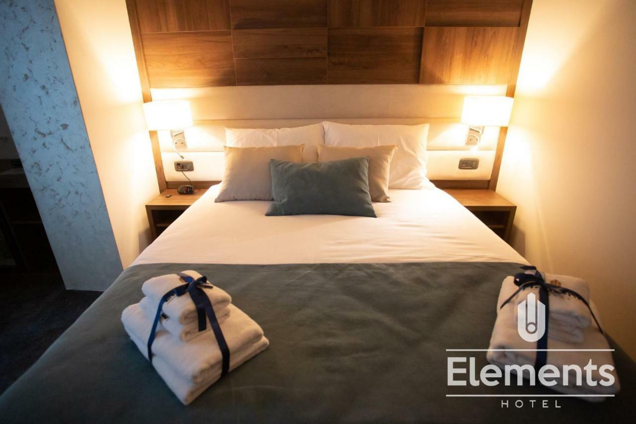 Hotel Elements ノヴィ・パザル エクステリア 写真