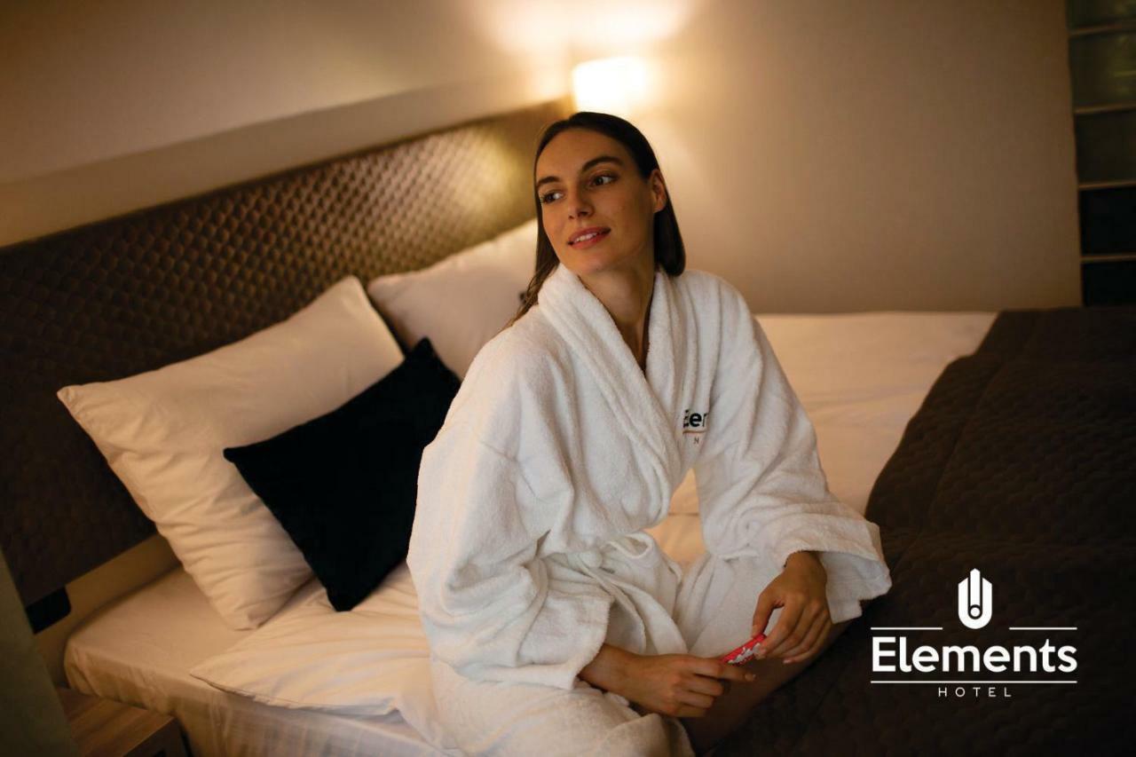 Hotel Elements ノヴィ・パザル エクステリア 写真