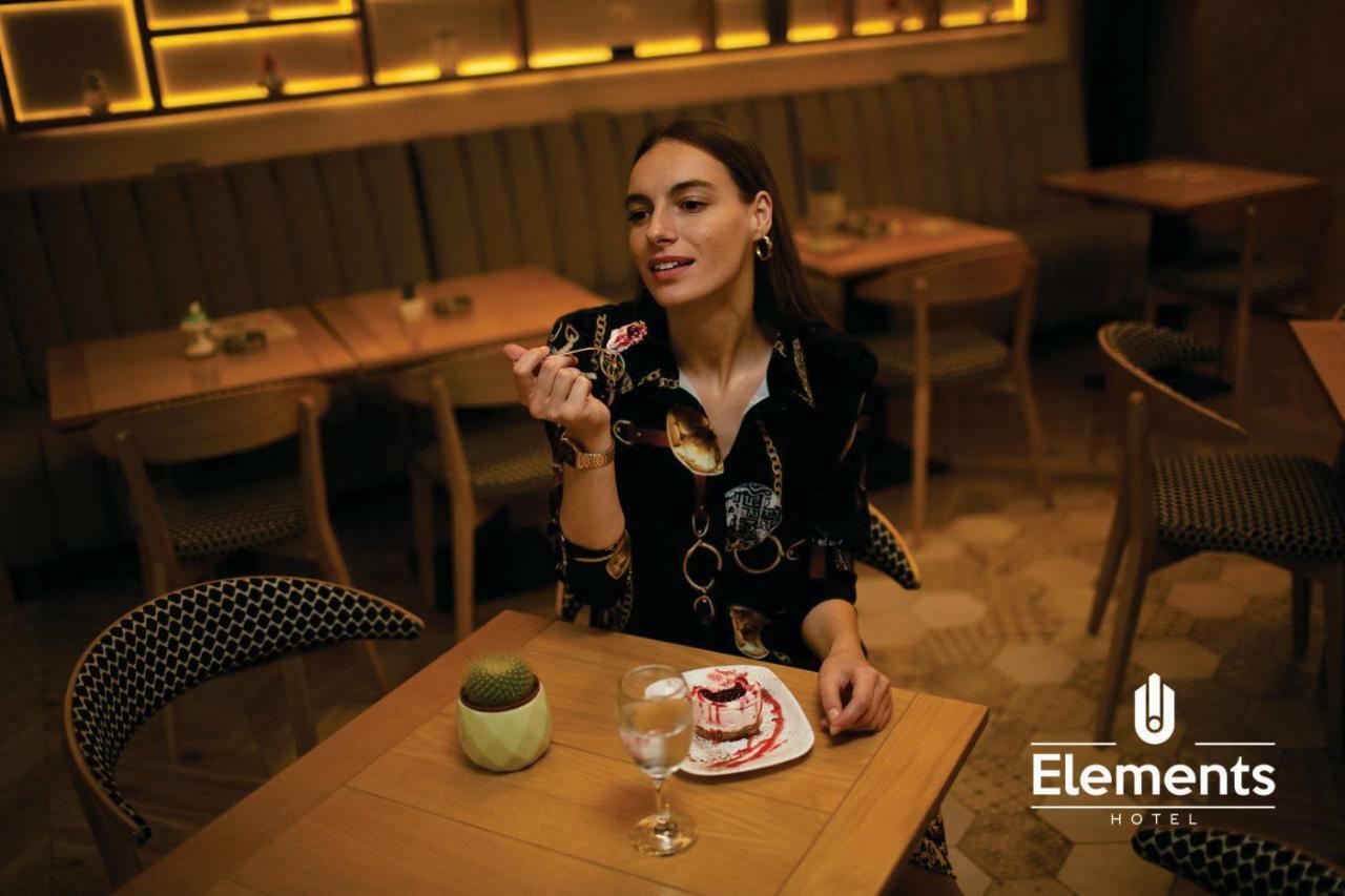 Hotel Elements ノヴィ・パザル エクステリア 写真