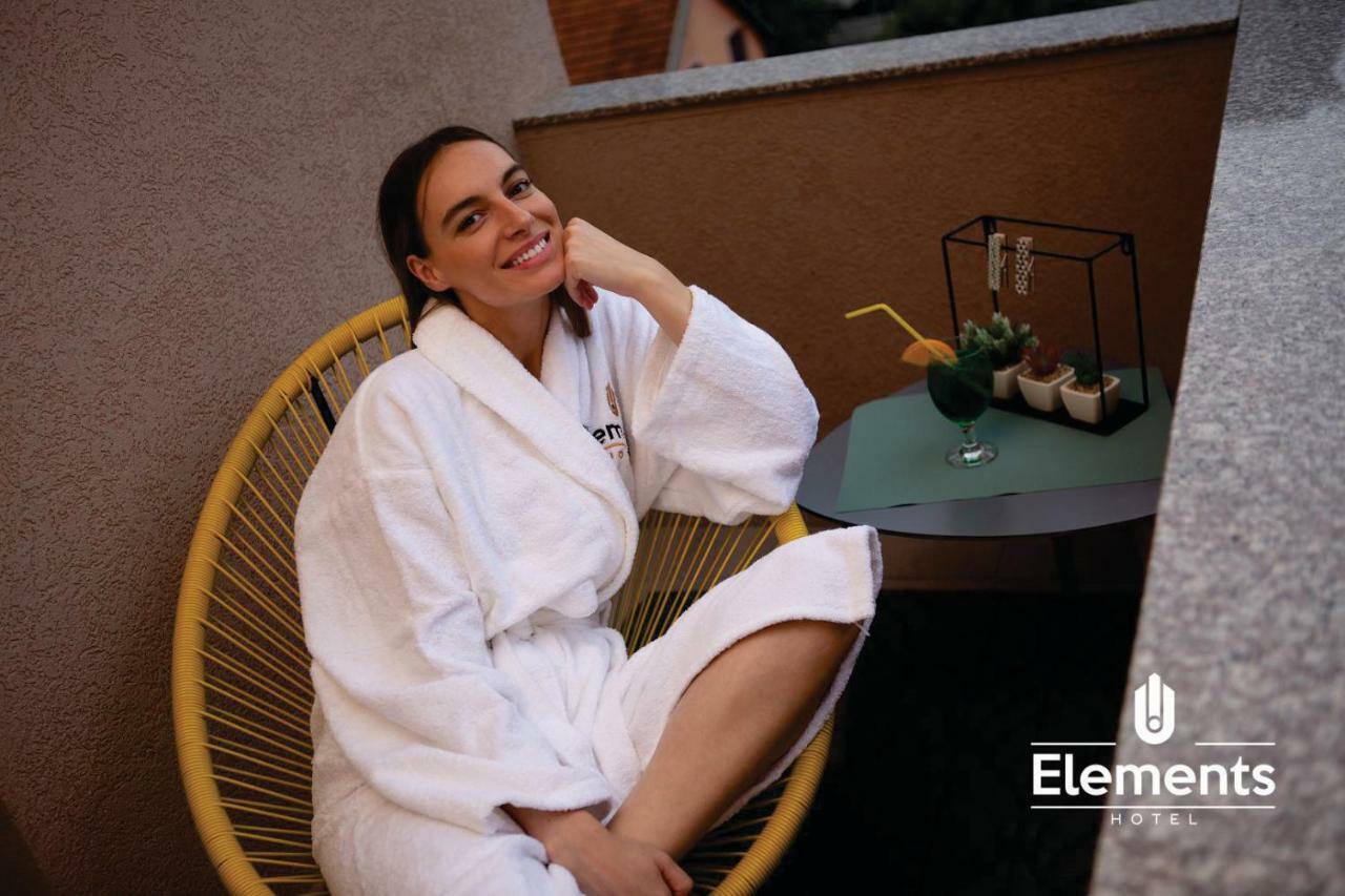 Hotel Elements ノヴィ・パザル エクステリア 写真